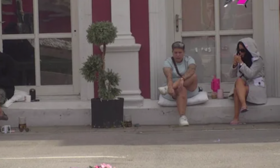 MATORU NA VASKRS SAMLELA TUGA: Progovorila o detaljima iz porodičnog doma, evo šta joj je pokojna majka ostavljala na stolu!