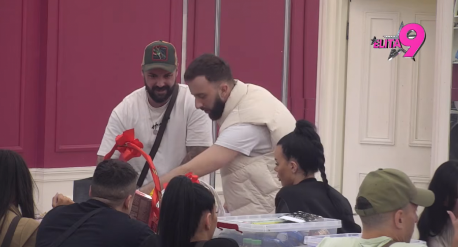 GRCA U SUZAMA! ODREKLI SE LUKE ZBOG TRUDNE ANITE?! Vujovića najbrutalnije PONIZLA porodica pred svima!(VIDEO)