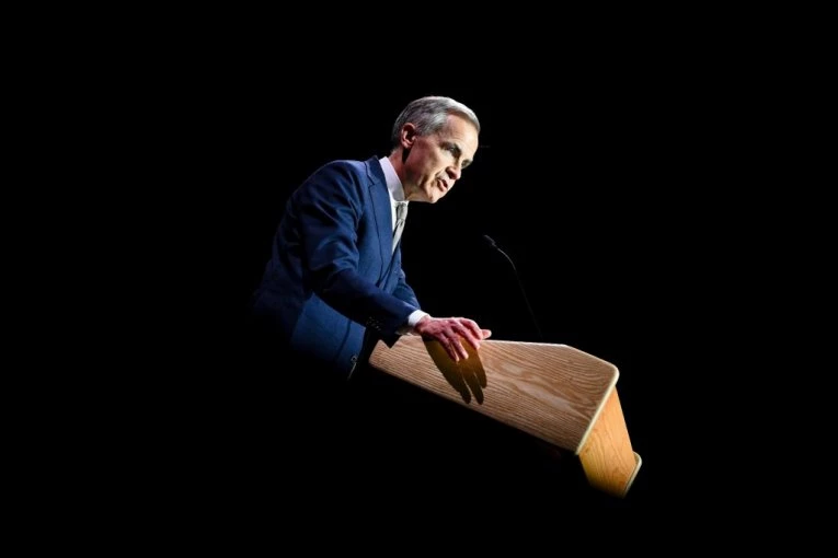 PREDSEDNIK DRŽAVE DOŠAO U POSETU KOLEGI, PA OTIŠAO NA UTAKMICU! Dvojica vođa uzeli opremu i istrčali na teren (VIDEO)