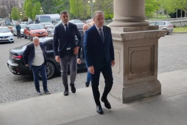 EVO KO JE PRVI DOŠAO NA KOMEMORACIJU! Njima je bilo mnogo stalo do Duška Vujoševića! (VIDEO)