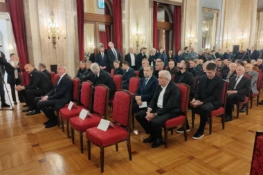 ŽELJKO OBRADOVIĆ NA IVICI SUZA! Legendarni trener utučen na komemoraciji Dušku Vujoševiću! (VIDEO)