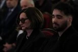 POTRESNE SCENE! Pogledajte kako je žena Duška Vujoševića stigla na komemoraciju - tu je i sin Luka! (VIDEO)