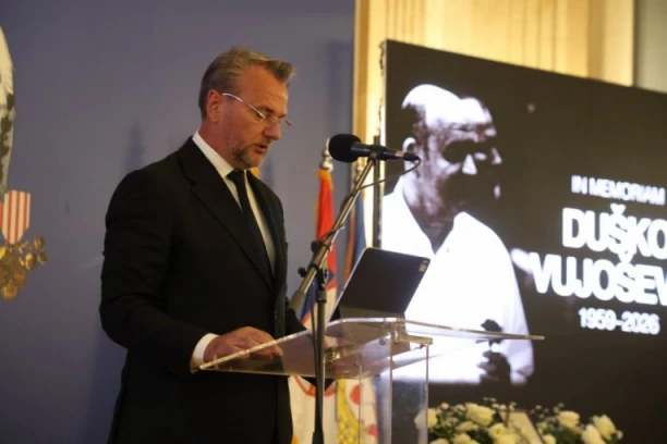 "DULE, HVALA NA PRIJATELJSTVU!" Ostoja Mijailović emotivno na komemoraciji Vujoševiću! (VIDEO)