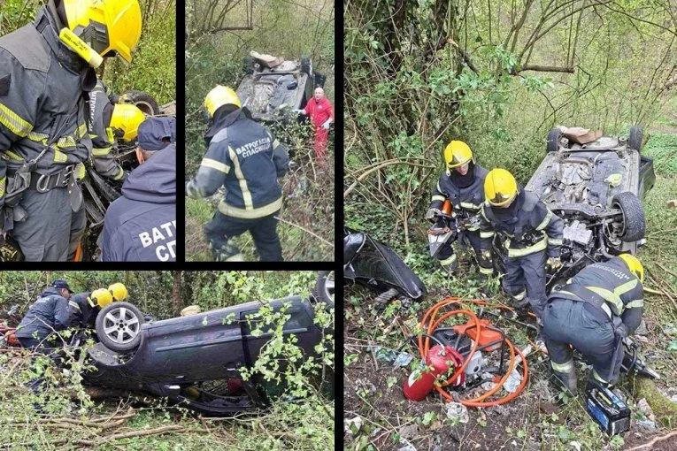JEZIVA NESREĆA NA PUTU KRAGUJEVAC-JAGODINA! Auto sleteo s puta, vozača iz smrskanog vozila izvlačili spasioci! (FOTO)