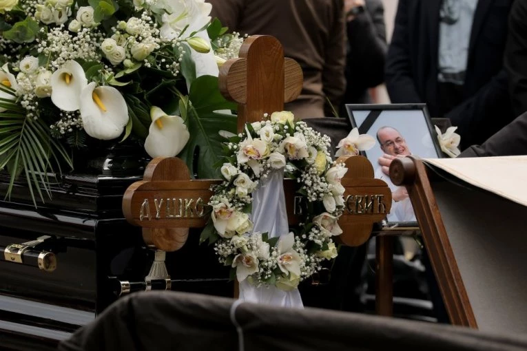 NOVICA PLAKAO, PA STIGAO NA GROBLJE! Osim njega, Vujoševića ispraća i zaboravljena legenda Partizana! (VIDEO)