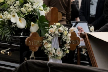 NOVICA PLAKAO, PA STIGAO NA GROBLJE! Osim njega, Vujoševića ispraća i zaboravljena legenda Partizana! (VIDEO)