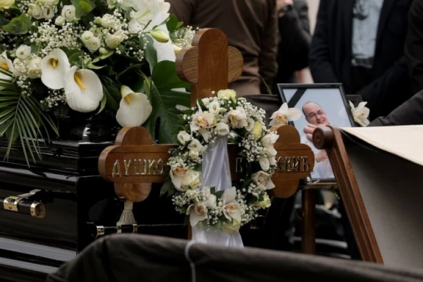 NOVICA PLAKAO, PA STIGAO NA GROBLJE! Osim njega, Vujoševića ispraća i zaboravljena legenda Partizana! (VIDEO)