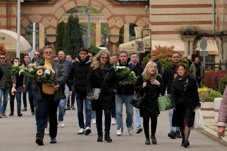 OVO SE BAŠ RETKO VIĐA! Porodica Duška Vujoševića imala molbu za sve koji su došli na njegovu sahranu! (VIDEO)