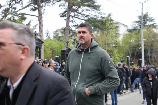LJUDINA OD ČOVEKA: Miličić stigao na Novo groblje kako bi ispratio Duška Vujoševića!