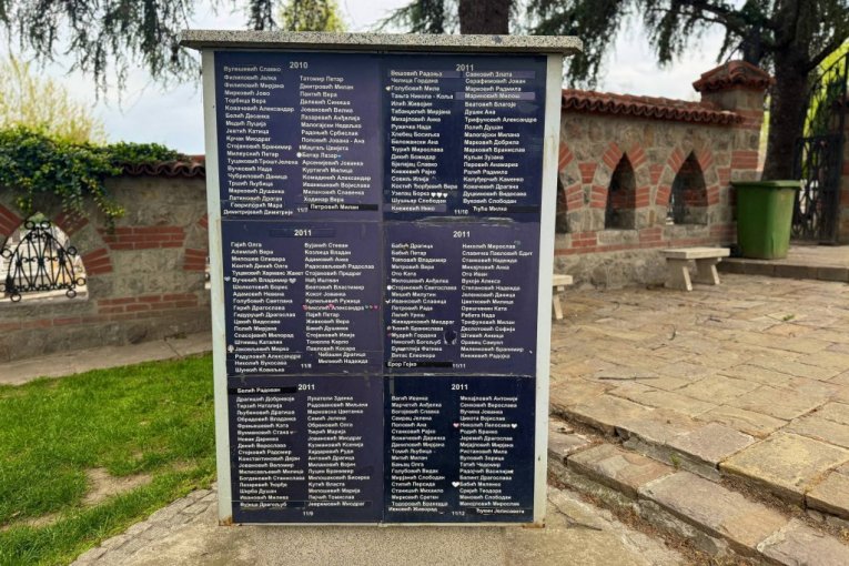 Ovde počiva Vasilija Radojčić – pepeo pevačice posut u Vrtu sećanja na Novom groblju u Beogradu