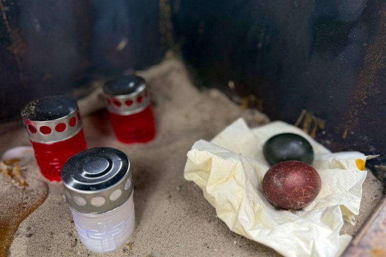 Ovde počiva Vasilija Radojčić – pepeo pevačice posut u Vrtu sećanja na Novom groblju u Beogradu