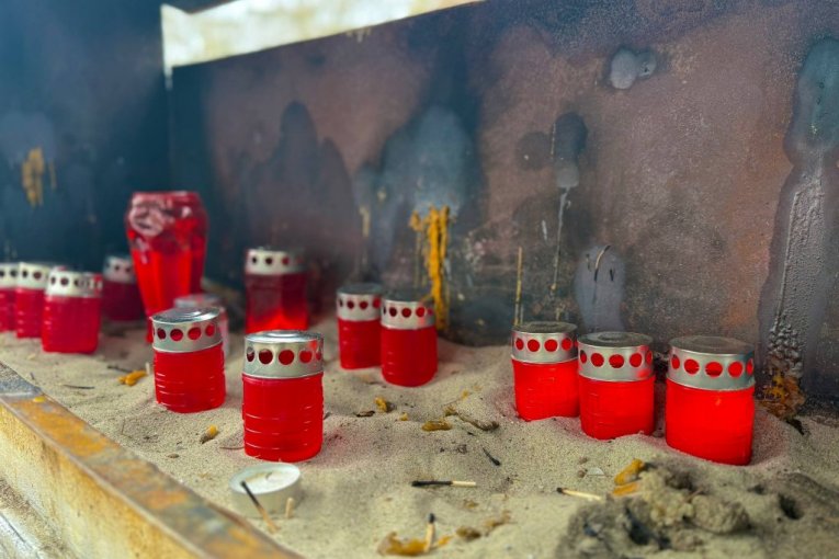 Ovde počiva Vasilija Radojčić – pepeo pevačice posut u Vrtu sećanja na Novom groblju u Beogradu