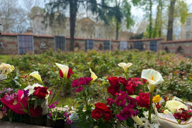 Ovde počiva Vasilija Radojčić – pepeo pevačice posut u Vrtu sećanja na Novom groblju u Beogradu