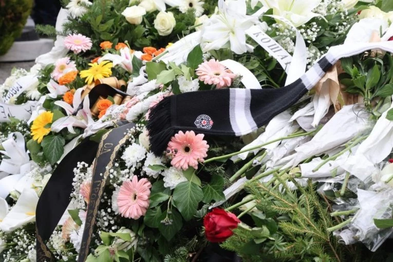 NEBO JE PLAKALO ZA DUŠKOM! Od ovog detalja sa Vujoševićevog groba mnogima će zastati knedla u grlu!