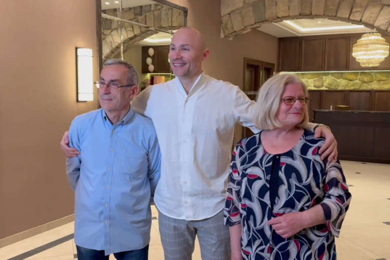 Aca Sofronijević sa roditeljima