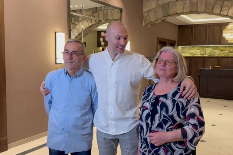 Aca Sofronijević sa roditeljima