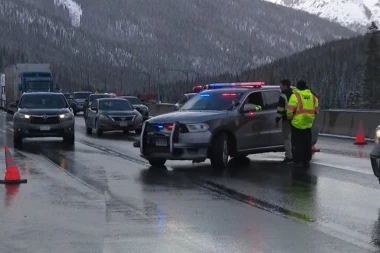STRAVIČAN LANČANI SUDAR! Slupalo se VIŠE od 70 vozila, POVREĐENO 19 osoba! (VIDEO)