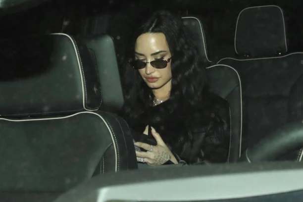 "DILER ME SILOVAO PREDOZIRANU I OSTAVIO DA UMREM" - ispovest pevačice o gubitku nevinosti LEDI KRV U ŽILAMA!