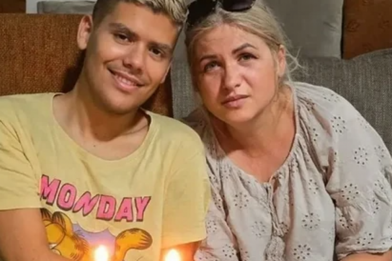 Uroš Stanić sa majkom