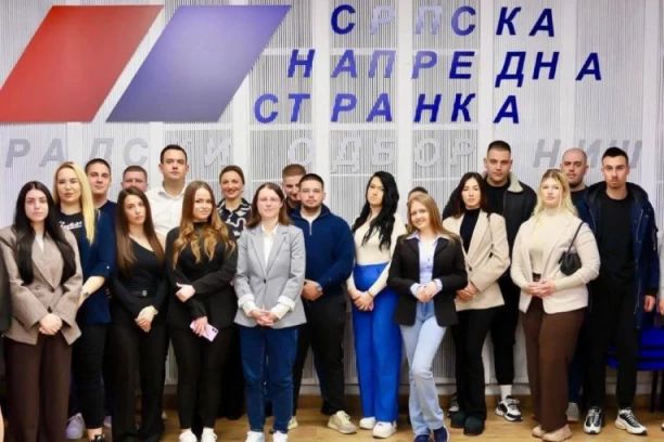 "NITI JE ĐILAS PETER MAĐAR, A NI BLOKADERI NISU GLAS NARODA"! Snažna poruka mladih SNS-a iz Niša - Mađarski scenario nije moguć u Srbiji!