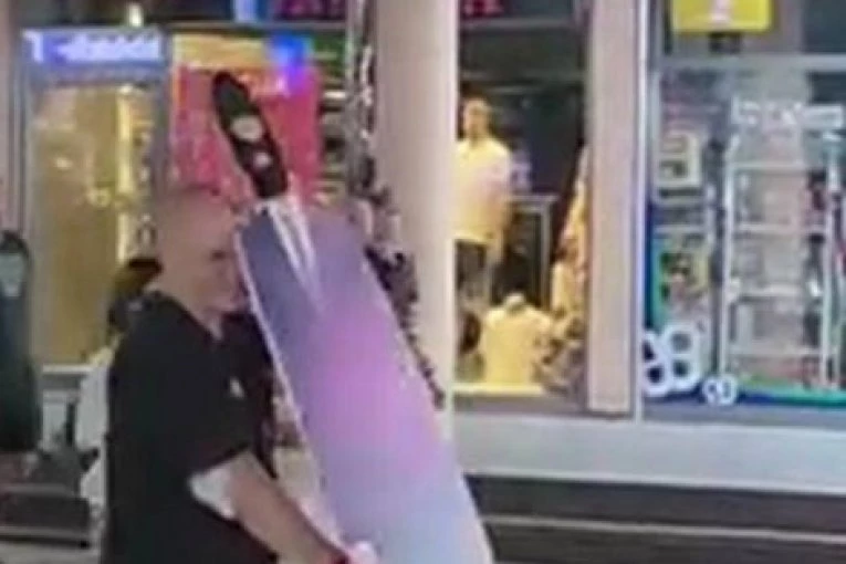 DIVLJAO MESECIMA PO UŽICU, A SAD DOLIJAO KAO DILER! U garaži poznatog blokadera nađena droga!