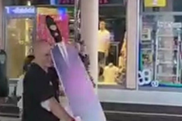 DIVLJAO MESECIMA PO UŽICU, A SAD DOLIJAO KAO DILER! U garaži poznatog blokadera nađena droga!