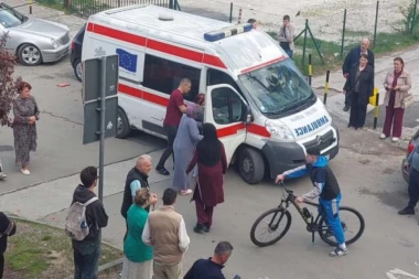 UŽAS U NOVOM PAZARU! Žena pala sa terase - STROPOŠTALA SE KOMŠIJI NA BALKON TRI SPRATA NIŽE! (FOTO)