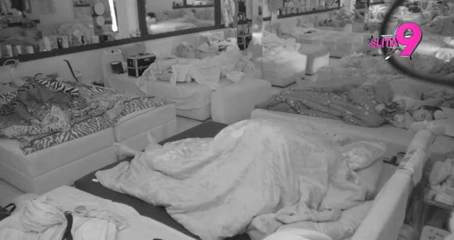 NAJBRUTALNIJA VRELA AKCIJA U "ELITI 9" ! Maja je jedva disala dok joj Asmin raznosi silikone - SKLIZNUO I POKRIVAČ! (VIDEO)