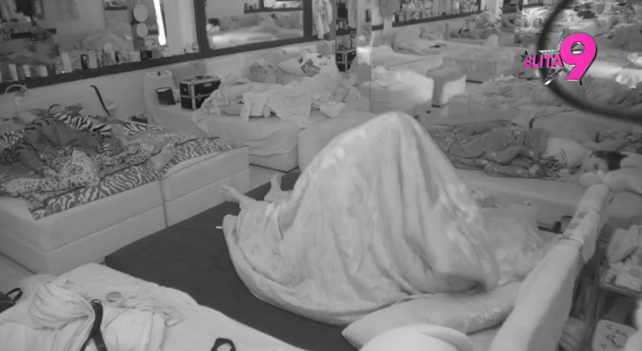 NAJBRUTALNIJA VRELA AKCIJA U "ELITI 9" ! Maja je jedva disala dok joj Asmin raznosi silikone - SKLIZNUO I POKRIVAČ! (VIDEO)