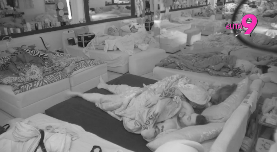 NAJBRUTALNIJA VRELA AKCIJA U "ELITI 9" ! Maja je jedva disala dok joj Asmin raznosi silikone - SKLIZNUO I POKRIVAČ! (VIDEO)