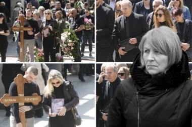 ČEDI MARKOVIĆU POZLILO NA SAHRANI SUPRUGE: Deca ga JEDVA DRŽE u rukama, JECAJI odjekuju grobljem! (VIDEO)