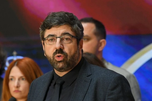 MA, DA LI JE MOGUĆE? Blokaderi Boga mole da Vučić ne raspiše izbore: Podržaćemo ih, ali samo do kraja jula! (FOTO)