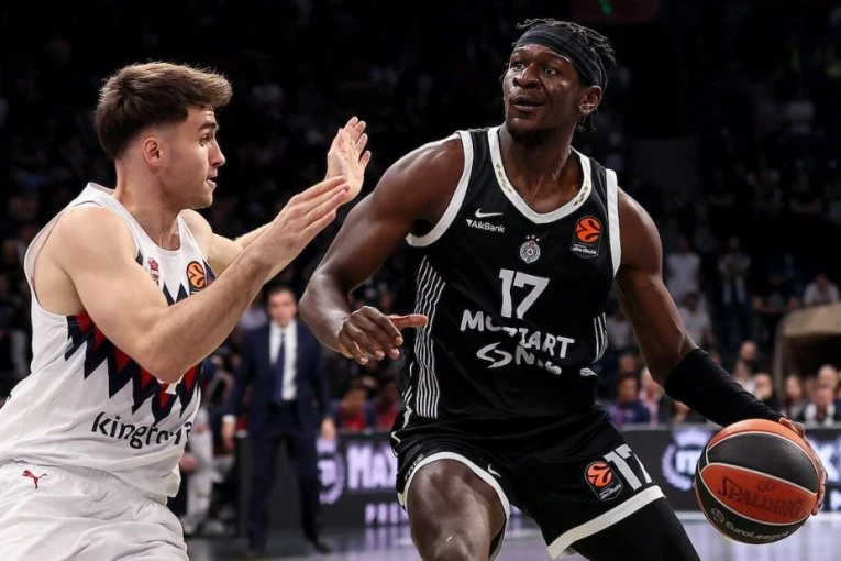 VUJOŠEVIĆ DULE ODZVANJA ARENOM: Počeo je duel Partizana i Baskonije!