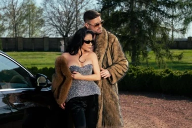 "VOLIŠ SAMO PARE" MC Stojan pravo sa Kipra došao u DVORAC i sastao se sa Aleksandrom Mladenović! (VIDEO)