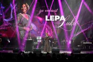 LEPA LUKIĆ PREKINULA OPROŠTAJNI KONCERT! Pevačica se emotivnim rečima obratila publici - NISU MI DALI DA...