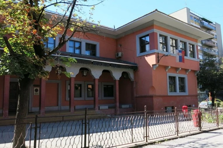 PRETNJE UČENIKA PRIJVLJENE POLICIJI! Ministarstvo hitno uputilo prosvetnu inspekciju u OŠ "Dimitrije Davidović" u Smederevu nakon što je OSMOGODIŠNJAK rekao da će doneti nož i IZBOSTI decu!