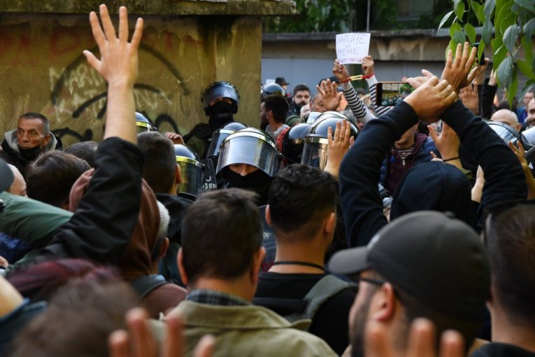 DESETAK BLOKADERA STOPIRALO CEO NOVI SAD! Građani besni: Ovome mora da se stane na put više! (VIDEO)