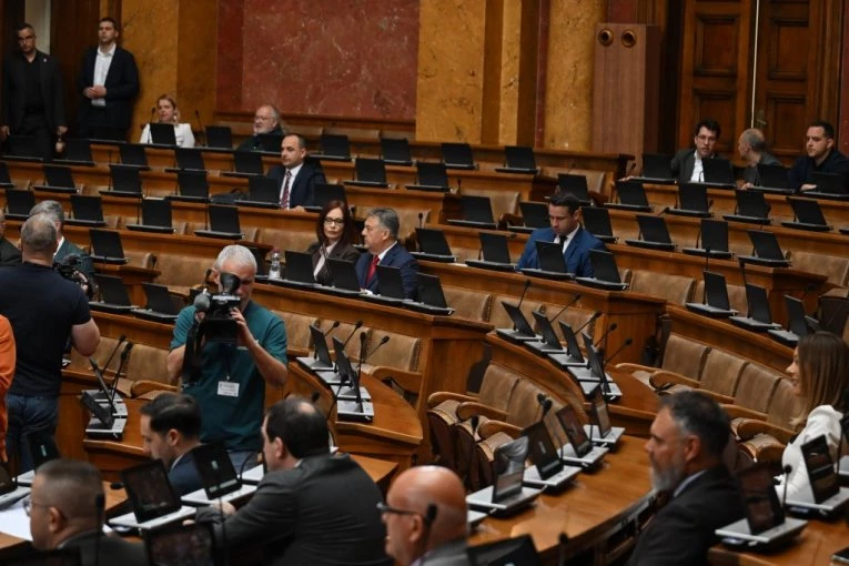 KAKVI BESTIDNICI! Ostrašćeni pioni BLOKADERSKE LISTE podneli predlog rezolucije koja SRBE stavlja u KOŠ - ZLOČINACA! Ovo morate pogledati (FOTO)