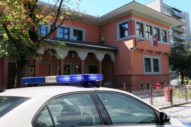 PRETNJE UČENIKA PRIJVLJENE POLICIJI! Ministarstvo hitno uputilo prosvetnu inspekciju u OŠ "Dimitrije Davidović" u Smederevu nakon što je OSMOGODIŠNJAK rekao da će doneti nož i IZBOSTI decu!