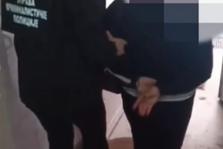 ŠESTORKA IZA REŠETAKA! Falsifikovali diplome Ekonomskog fakulteta u Beogradu! (VIDEO)