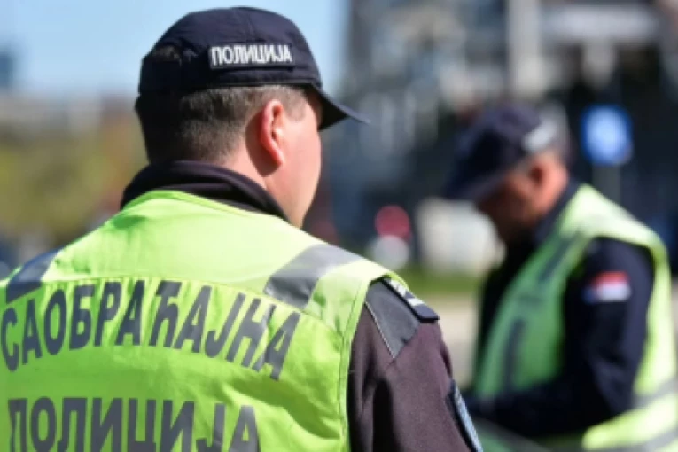 VOZAČA SEKUNDE DELILE OD NAJGOREG! Velika drama na naplatnoj rampi Vrčin - POLICAJCI MU SPASLI ŽIVOT!