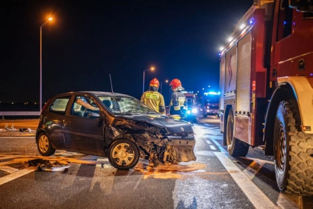 JEZIV SNIMAK SA AUTO-PUTA: Žena u "audiju" isekla put vojnom vozilu, usledio HOROR! Vojniku polomljena kičma! POGLEDAJTE TRENUTAK TRAGEDIJE! (VIDEO)