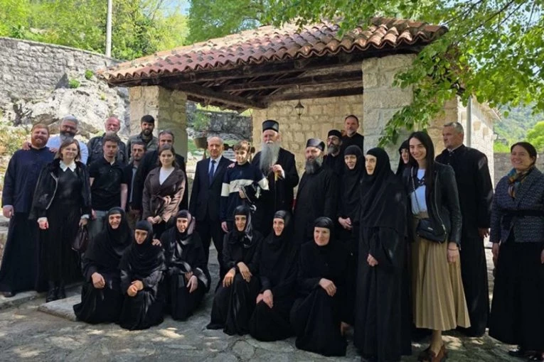 "ČUDA BOŽJA SE NE DOGAĐAJU KADA LJUDI HOĆE, NEGO KADA BOG HOĆE": Mitropolit Joanikije na praznik otvorio važnu temu o čudesima u pravoslavlju
