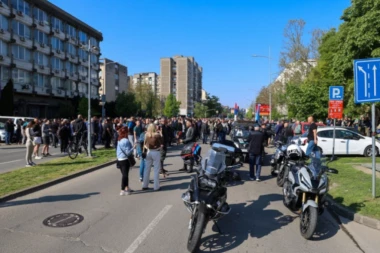 POTPUNI HAOS U SRCU EVROPE! Okršaji buknuli zbog reforme obrazovanja - policija na UDARU besa demonstranata! (VIDEO)