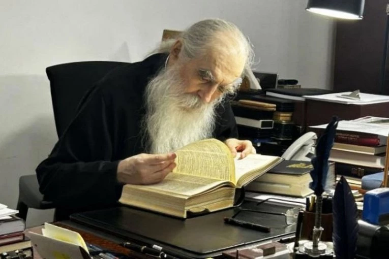 KOME I ZAŠTO GODINAMA SMETA VLADIKA IRINEJ BULOVIĆ: Udari na jednog od najuticajnijih episkopa Srpske pravoslavne crkve