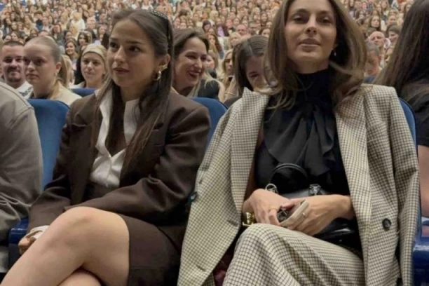 VRIŠTI PLAVA DVORANA, JAKOV JOZINOVIĆ OTVORIO ŠESTI KONCERT! U prvom redu okupio NAJVEĆA IMENA ESTRADE! (VIDEO, GALERIJA)