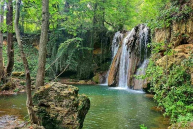 JEDINSTVEN FENOMEN NA ISTOKU SRBIJE! Vodopad Blederija privlači sve veću pažnju turista!