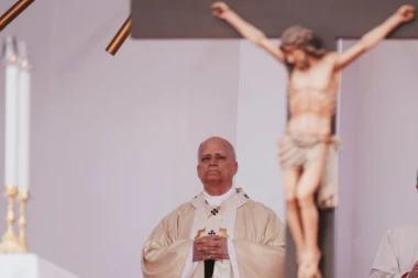 VEROVALI ILI NE: Papa Lav zvao banku da prijavi promenu adrese, pa je doživeo NAJVEĆE PONIŽENJE (VIDEO)