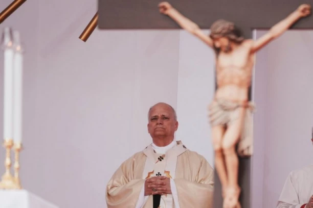 VEROVALI ILI NE: Papa Lav zvao banku da prijavi promenu adrese, pa je doživeo NAJVEĆE PONIŽENJE (VIDEO)