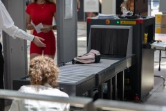 MISLITE DA JE BEZAZLENO, A ZBOG NJEGA MOŽETE DA PROPUSTITE LET! Ovaj predmet skoro svi imamo u ručnom prtljagu: Čim ga vide na skeneru, nastaje HAOS!